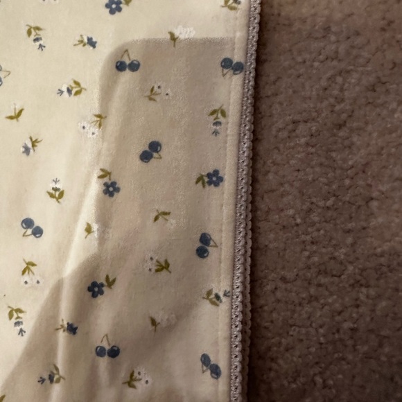 Cozy soft Floral Nightgown in Small, Pale Yellow - Picture 4 of 4